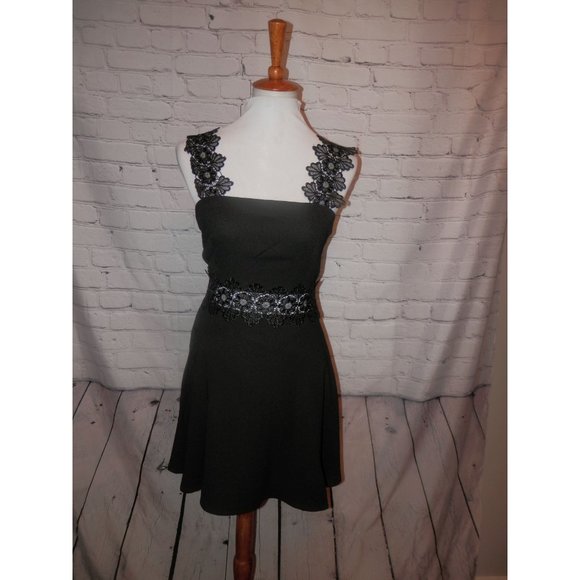 Lulus Dresses & Skirts - Lulus LBD Dress Black Small Lace Mini